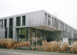 fraunhofer-institut-dresden-alucobond-genietet-900m2-002